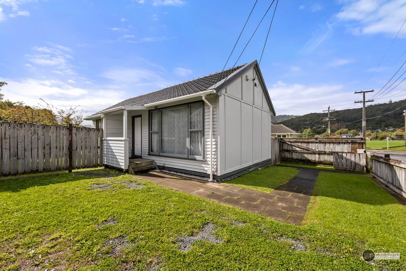 4 SPEEDY Street, Stokes Valley, Lower Hutt - Carousel 1