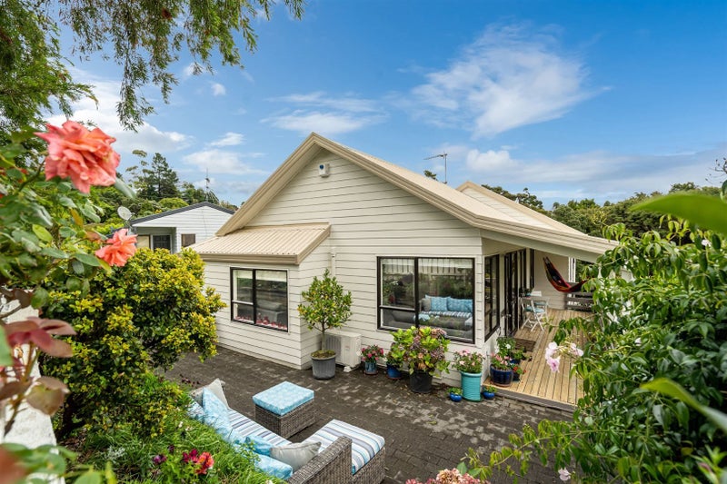 3 Emery Grove, Bayview, Auckland - Carousel 1