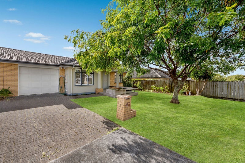 43 Fernbrook close, Huntington Park, Auckland - Carousel 1