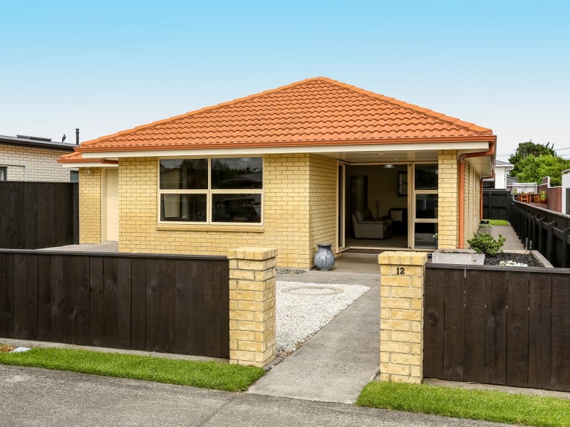 12 Ropiha Street, Fitzroy, New Plymouth - Carousel 2