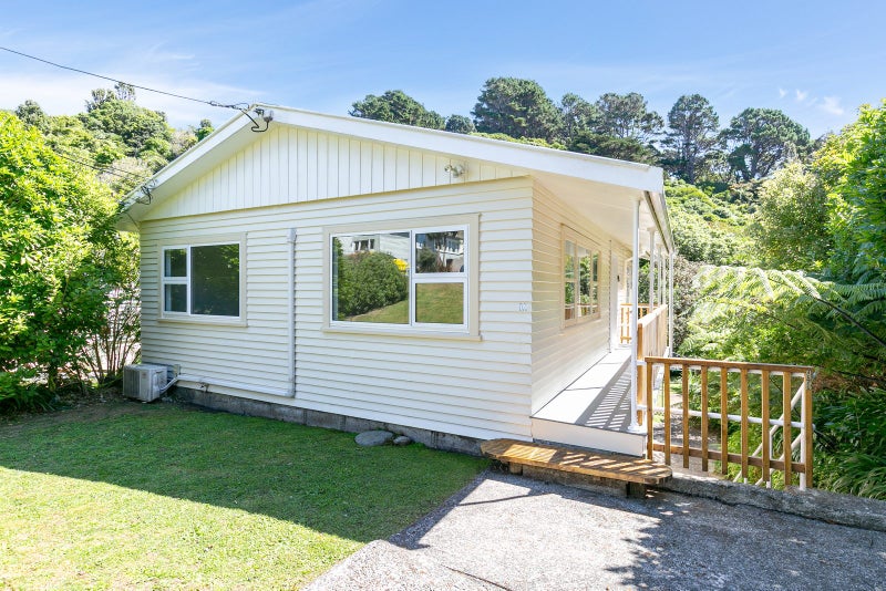 8 Cross Street, Karori, Wellington - Carousel 1