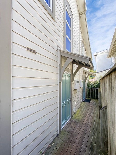 13D Lawrence Street, Newtown, Wellington - Carousel 14