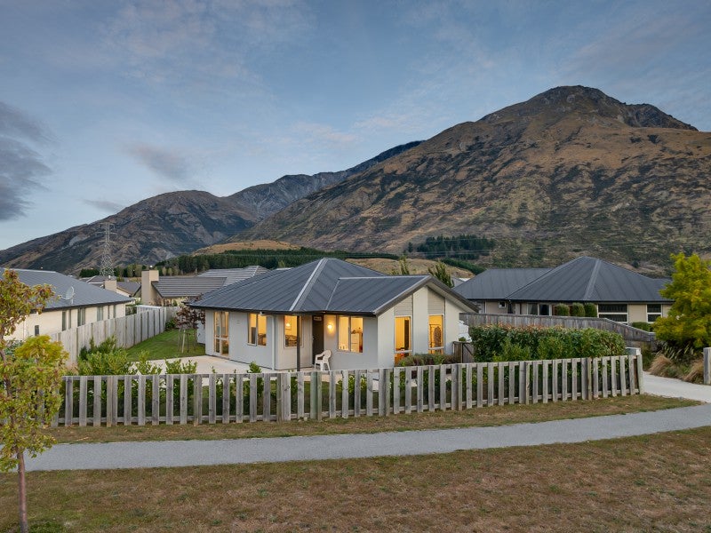 16 Oxfordshire Avenue, Lower Shotover, Queenstown - Carousel 1