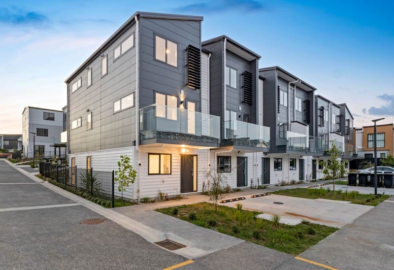 18 Dotterel Place, Westgate, Auckland - Carousel 1