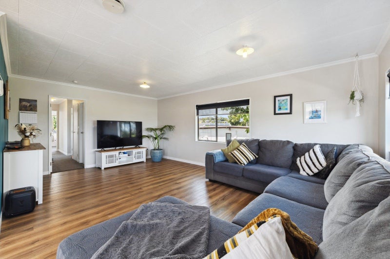 20A Tahurangi Place, Spotswood, New Plymouth - Carousel 2