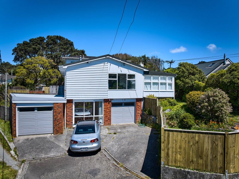 18 Robert Street, Newlands, Wellington - Carousel 2