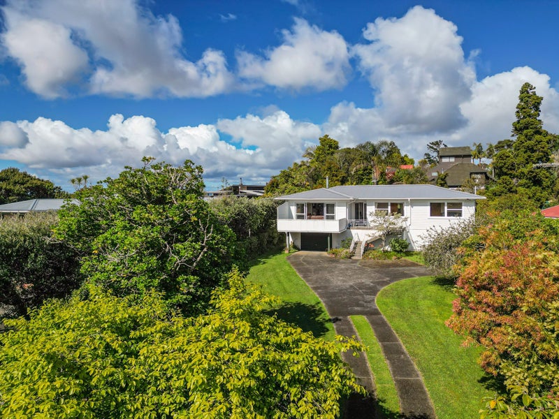 27 Tauhinu Road, Greenhithe, Auckland - Carousel 1