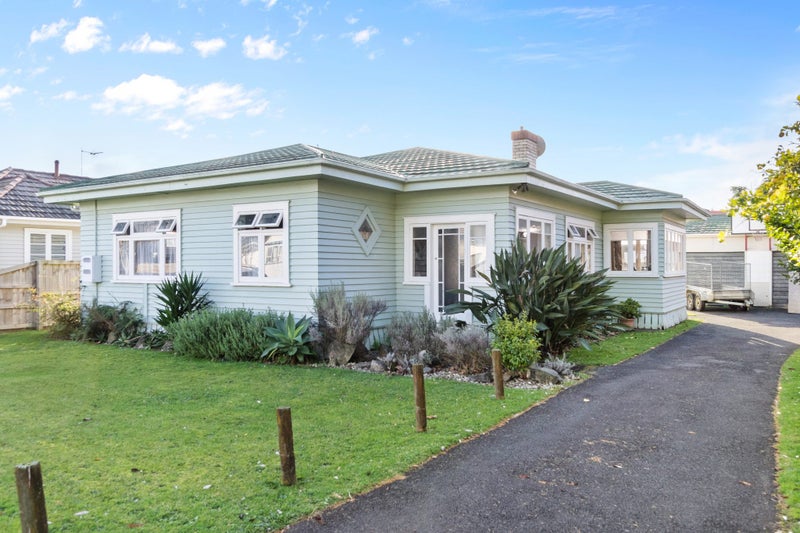 69 Cook Street, Hamilton East, Hamilton - Carousel 1