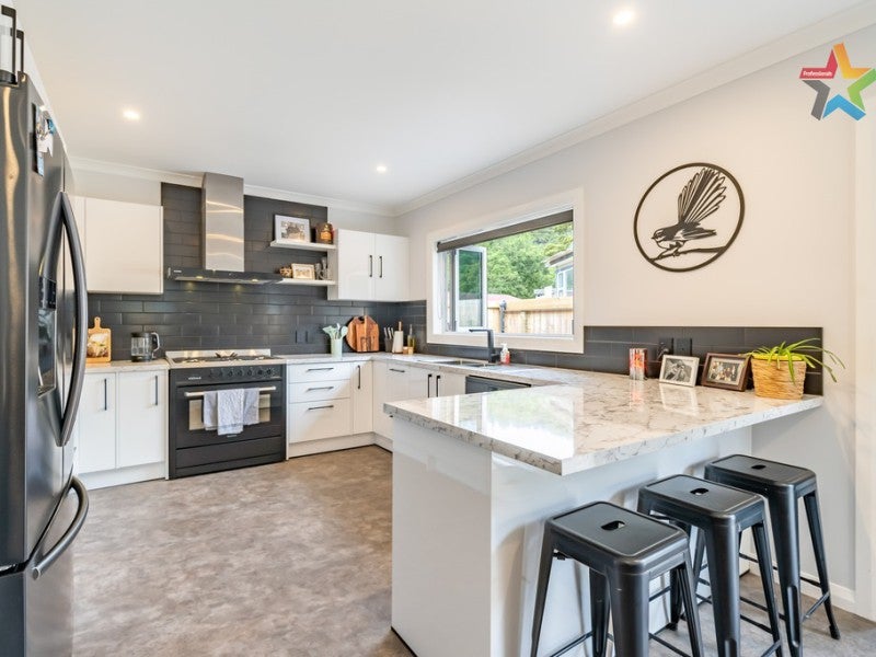 28D Stockdale Street, Wainuiomata, Lower Hutt - Carousel 1