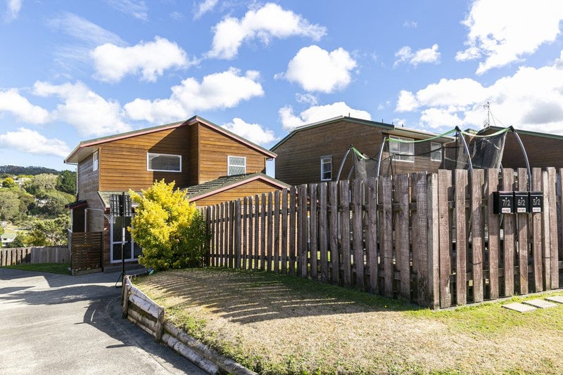 5/2 THE TOP GALLANT, WHITBY, PORIRUA - Carousel 20