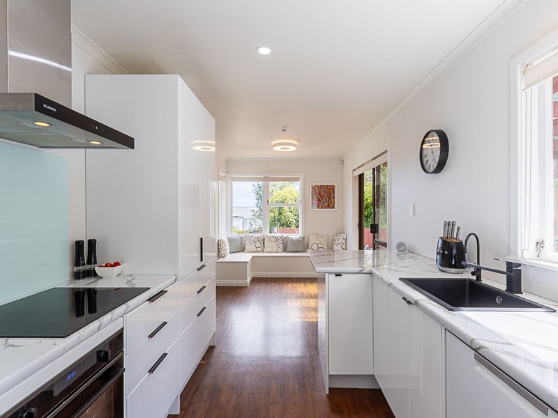 16 Griffiths Grove, Newlands, Wellington - Carousel 2