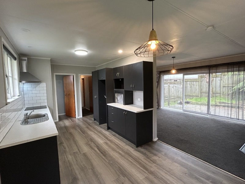 106 Arahura Crescent, Waitangirua, Porirua - Carousel 1