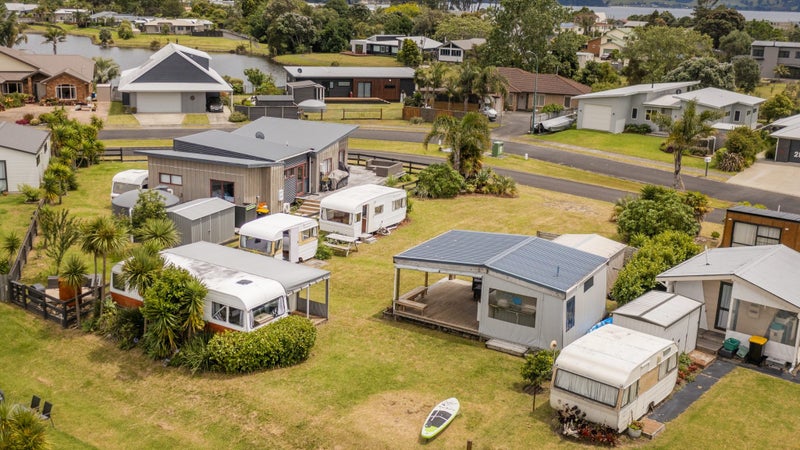 27 Motukorure Parade, Cooks Beach - Carousel 1