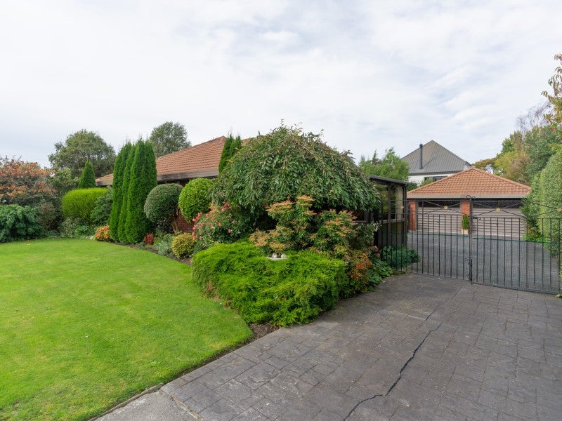 7 Regency Crescent, Redwood, Christchurch - Carousel 1