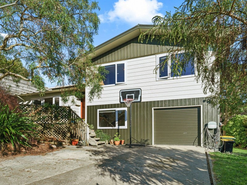 1 Ash Grove, Ranui, Porirua - Carousel 1