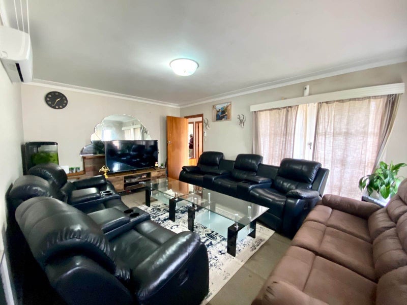 19 Myers Road, Manurewa East, Auckland - Carousel 2