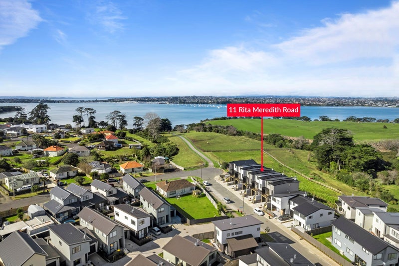 11 Rita Meredith Road, Wai o Taiki Bay, Auckland - Carousel 1