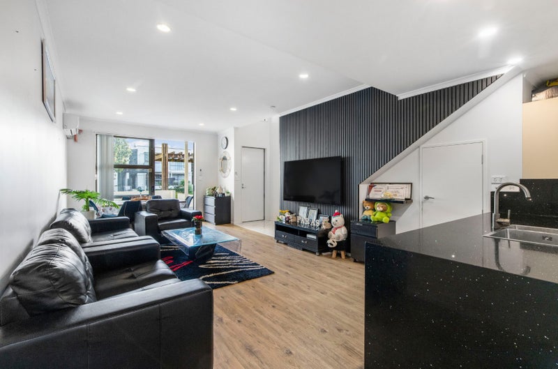 18 Figaro Crescent, Takanini, Auckland - Carousel 1