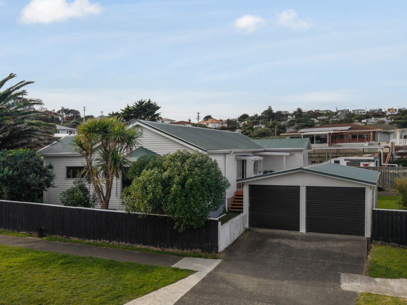 2 John Street, Titahi Bay, Porirua - Carousel 1