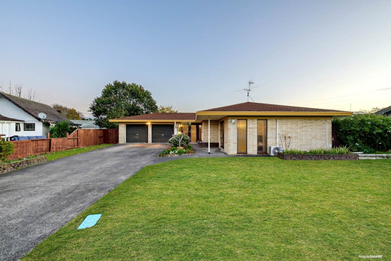 12 Glengowan Place, Conifer Grove, Takanini - Carousel 1