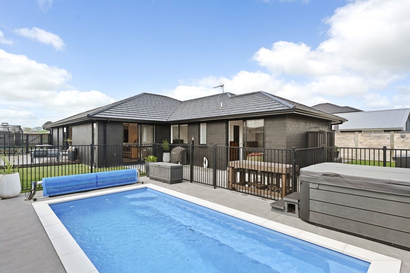 25 Kimbrae Drive, Rototuna North, Hamilton - Carousel 2