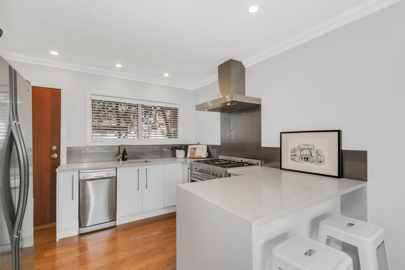 6/6 Miro Street, New Lynn, Auckland - Carousel 2