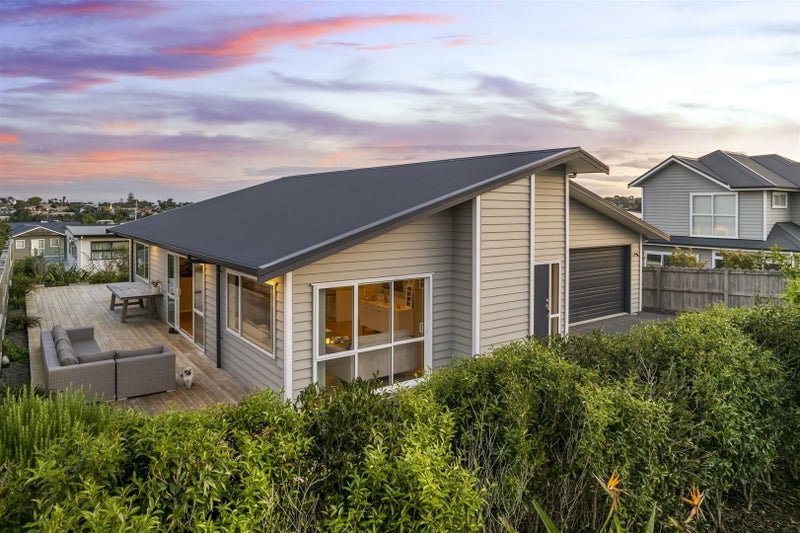 3 Eastreef Court, Long Bay, Auckland - Carousel 1