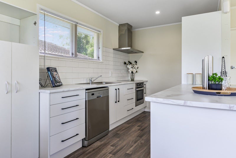 24 Bremworth Avenue, Dinsdale, Hamilton - Carousel 2