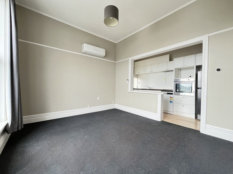31C Hall Street, Newtown, Wellington - Carousel 1