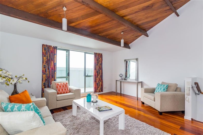 8/220 Thorndon Quay, Pipitea, Wellington - Carousel 1