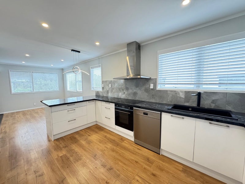 81 Roseberry Avenue, Birkenhead, Auckland - Carousel 2