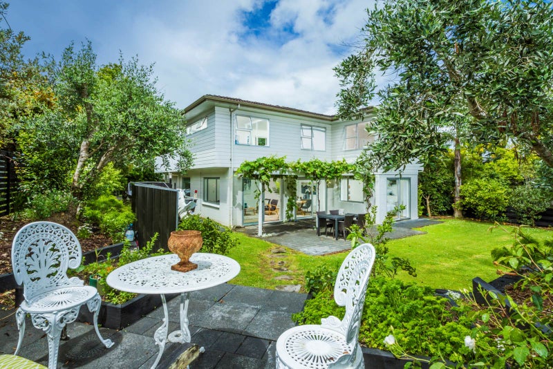 5 Kilduff Place, Mairangi Bay, Auckland - Carousel 1