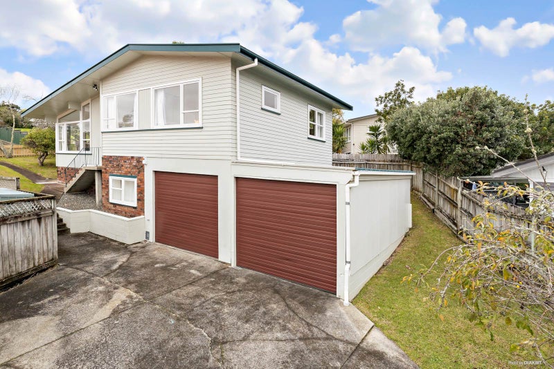 29 Commodore Drive, Lynfield, Auckland - Carousel 1