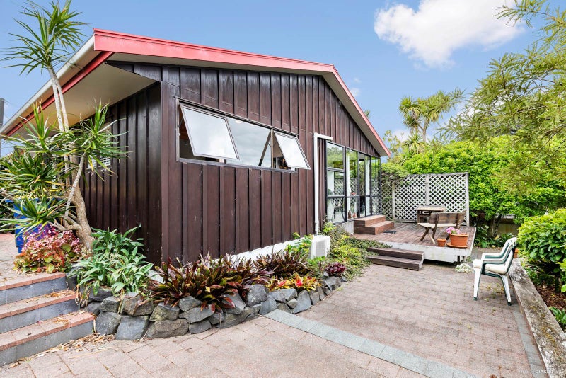 2/7 Cresta Avenue, Beach Haven, Auckland - Carousel 1