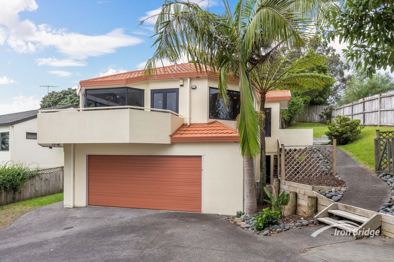 1/3 Albany Highway, Unsworth Heights, Auckland - Carousel 1