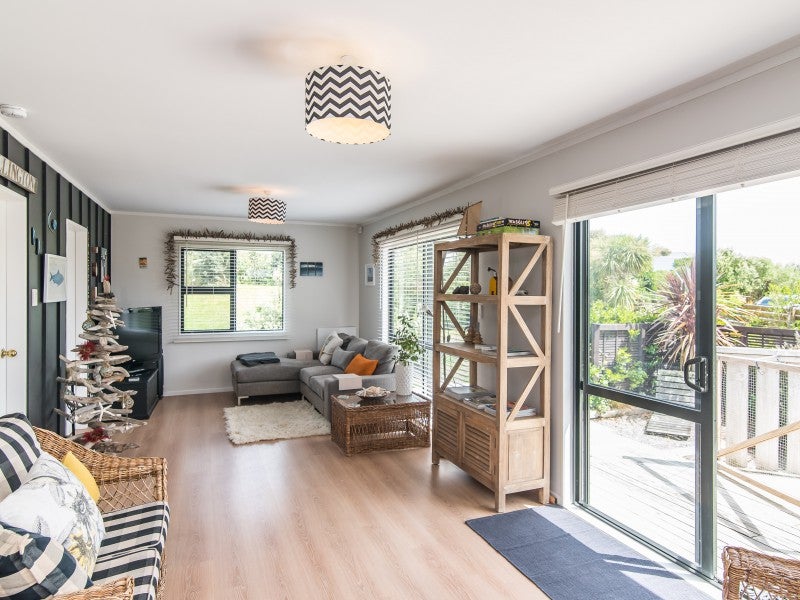 26 Kitchener Street, Te Horo Beach - Carousel 2