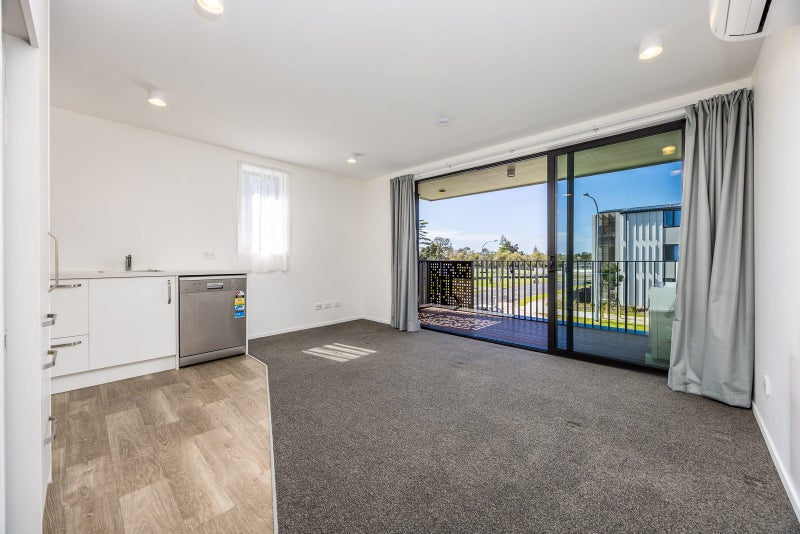 7/4 Ara Kataraina, Mangere, Auckland - Carousel 1