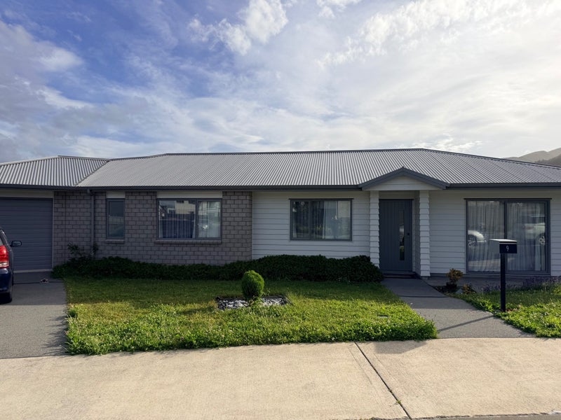 9 Taraiti Crescent, Kenepuru, Porirua - Carousel 1