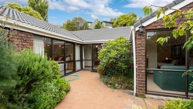 25 Garden Place, Glenleith, Dunedin - Carousel 1