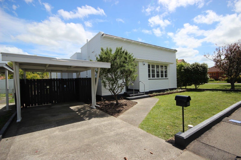 115 Savage Crescent, West End, Palmerston North - Carousel 1