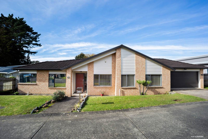 35 Bradnor Meadows Drive, Swanson, Auckland - Carousel 1