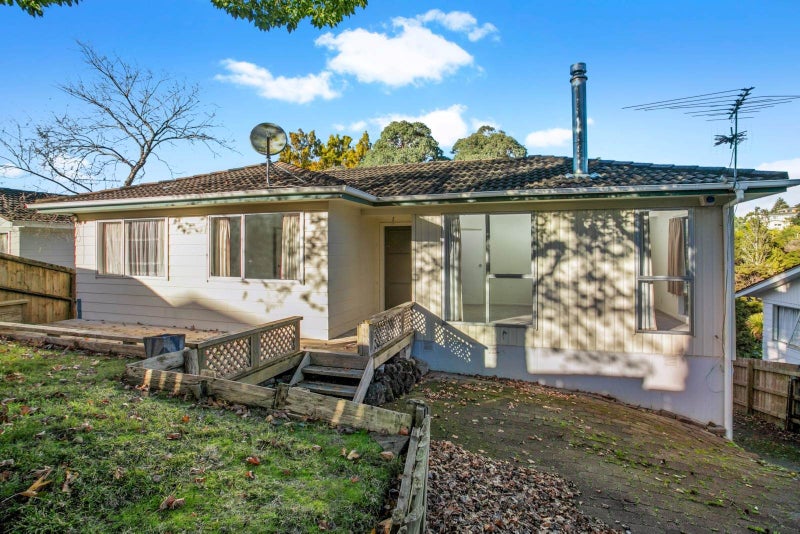 18 Finn Place, Totara Vale, Auckland - Carousel 1