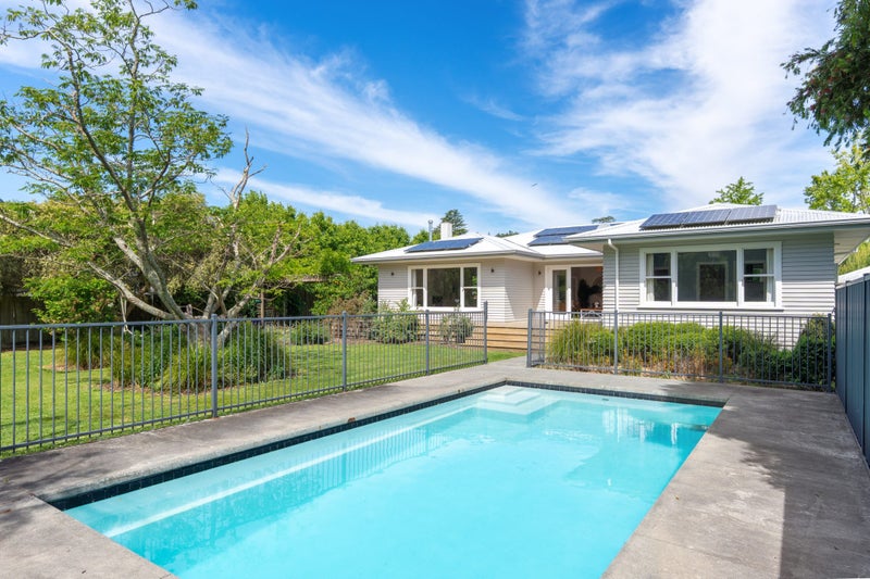 24 Island Road, Whataupoko, Gisborne - Carousel 1