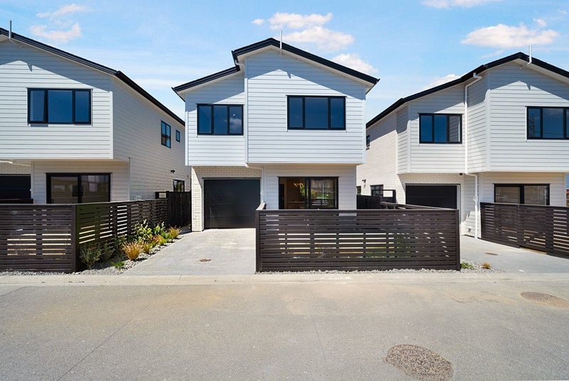 15 Octans Road, Westgate, Auckland - Carousel 1
