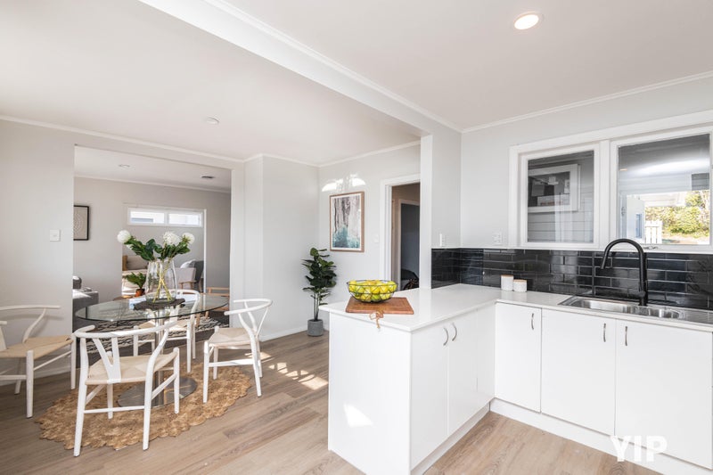 43 Horokiwi Road West, Newlands, Wellington - Carousel 2