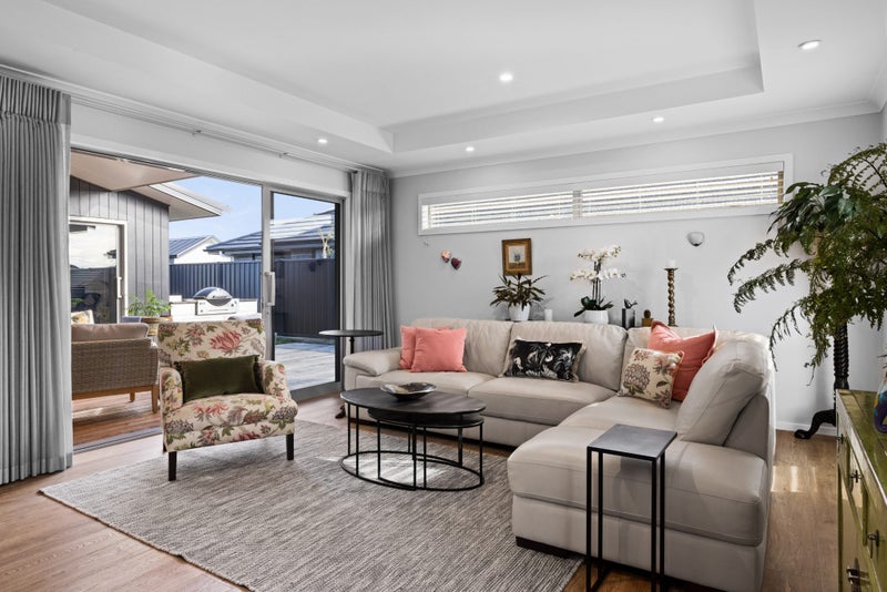 12 Horton Close, Frimley, Hastings - Carousel 2