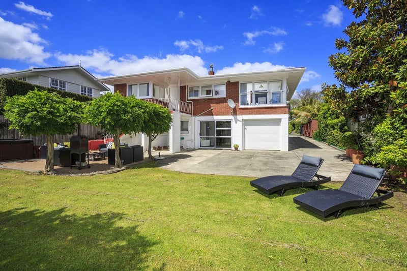 28 Northumberland Avenue, Belmont, Auckland - Carousel 1