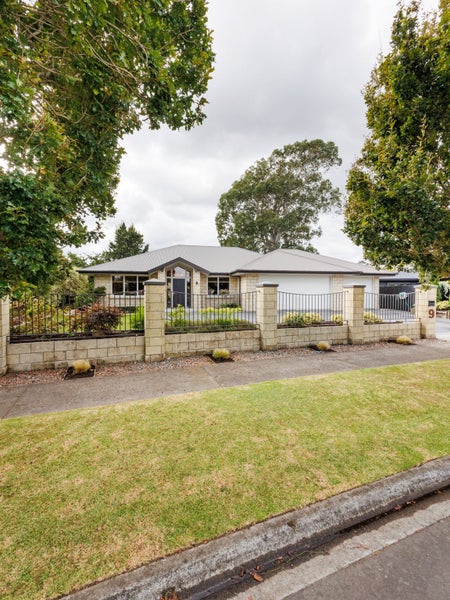 9 Riverstone Grove, Hokowhitu, Palmerston North - Carousel 2