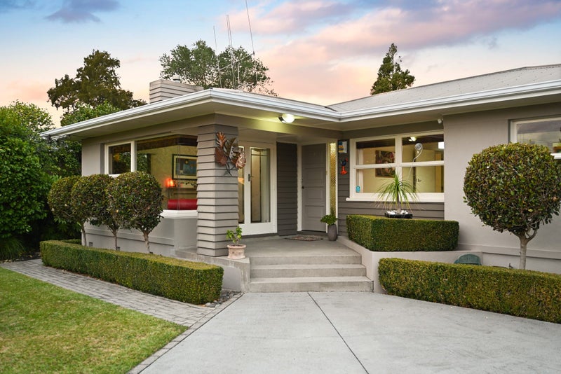 6 Tudor Crescent, Chedworth, Hamilton - Carousel 2