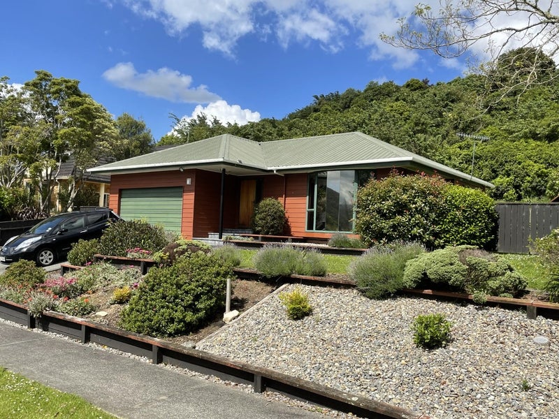 9 Carlow Grove, Birchville, Upper Hutt - Carousel 1